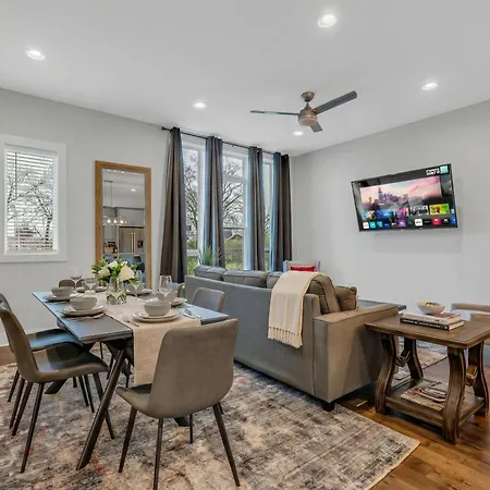 New Luxe 4br 12 Beds - Roofdeck Views - Chefs Kitchen Holiday home