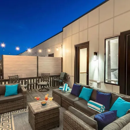 Holiday home New Luxe 4br 12 Beds - Roofdeck Views - Chefs Kitchen