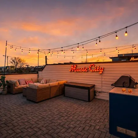 New Nashvegas Downtown Rooftop Views 13beds Holiday home