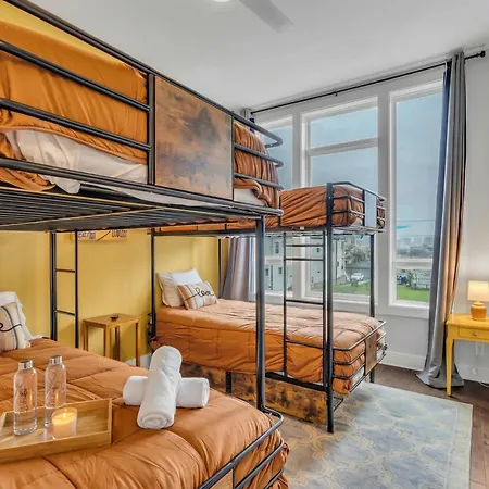 Holiday home New Luxe 4br 12 Beds - Roofdeck Views - Chefs Kitchen Nashville