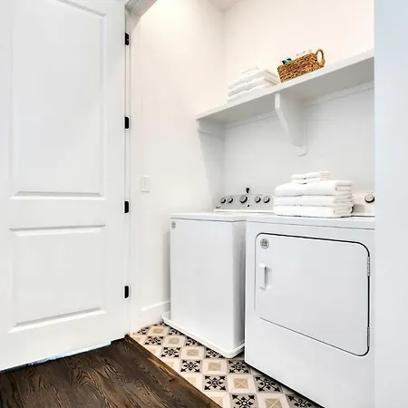 Holiday home New Nash Eras - Rooftop Decks With Hot Tub - 15 Beds