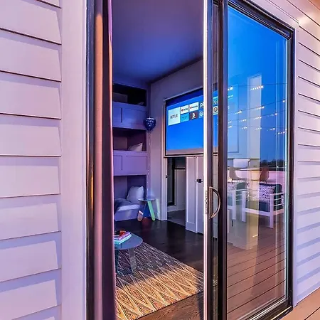 New Nash Eras - Rooftop Decks With Hot Tub - 15 Beds *