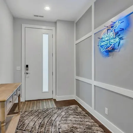 New Luxe 4br 12 Beds - Roofdeck Views - Chefs Kitchen Holiday home *