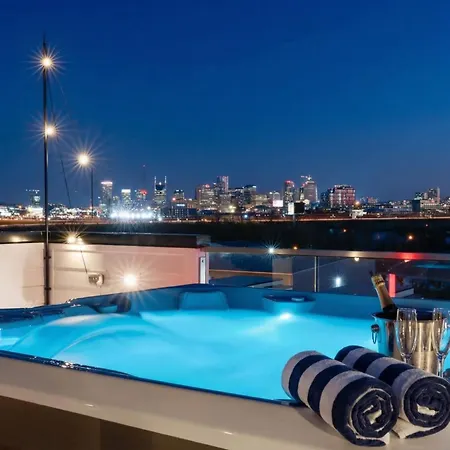 New We Roll Rooftop - Hot Tub With Views - 13 Beds *