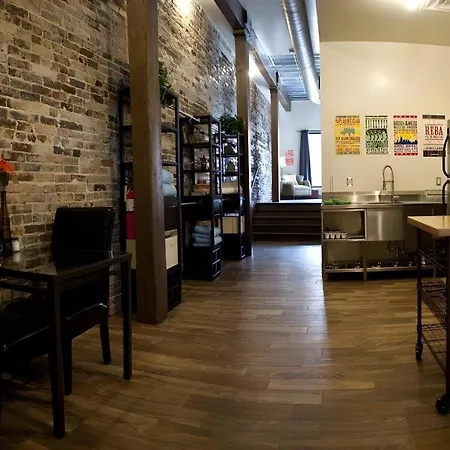 Downtown - Adults Only Hostel *