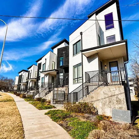 4br Oasis With Rooftop Skyline Views Holiday home
