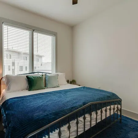 Spacious 2br Retreat, Near The Gulch Apartment *