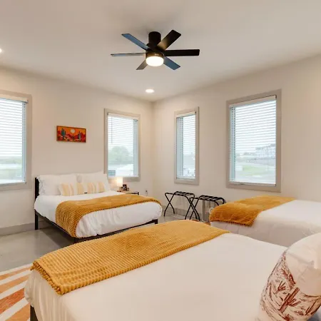 Spacious 2br Retreat, Near The Gulch Apartment Nashville