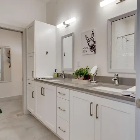 Spacious 2br Retreat, Near The Gulch *
