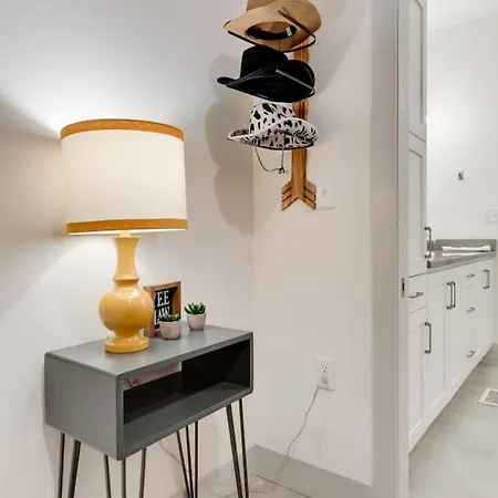 Spacious 2br Retreat, Near The Gulch Nashville