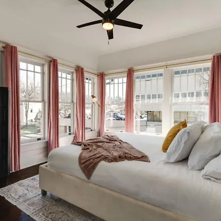 Apartment Historic Music Loft Sleeps 8, Near Broadway *