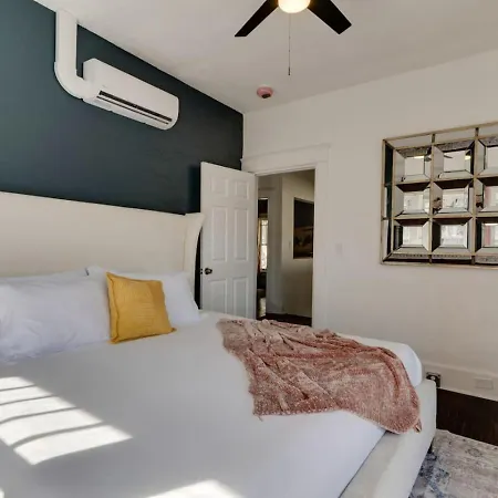 Historic Music Loft Sleeps 8, Near Broadway Nashville