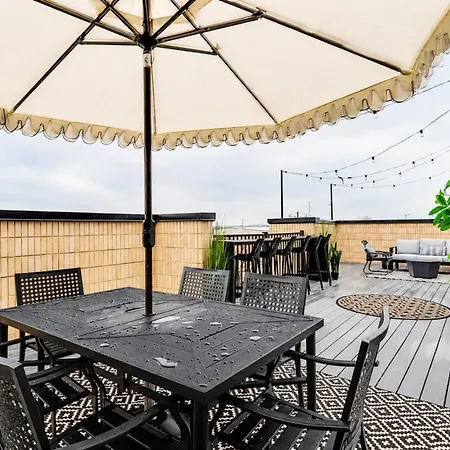 Floor Neo Suite, Walk To Broadway & Views