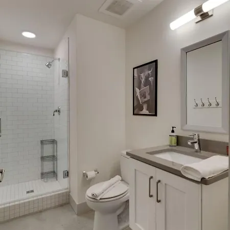 Spacious 2br Retreat, Near The Gulch Apartment *