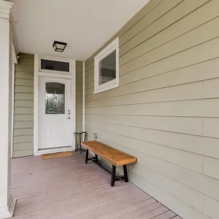 East Nash 3br Fenced Yard , Deck , Parking , Pets * Nashville