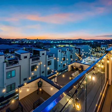 Holiday home Rooftop Hot Tub Views Pac-man Pool Table *