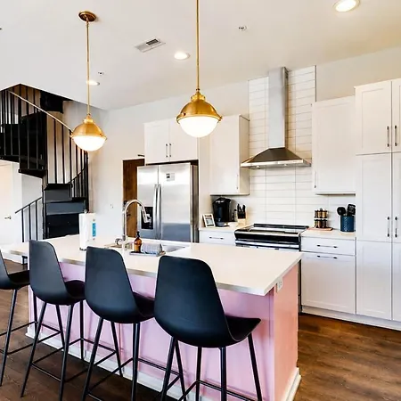 West End 4 Bd L 4bath Walk To Bars-close To Broadway Apartment
