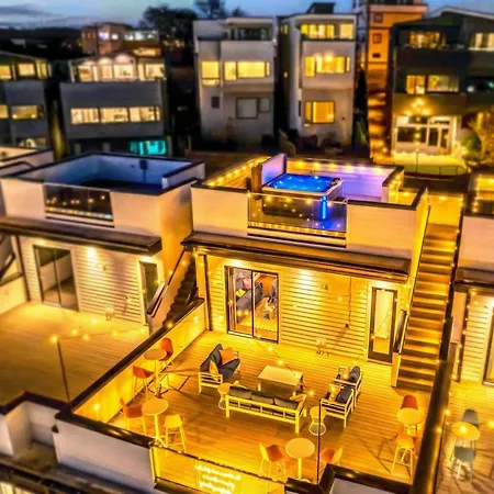 Holiday home Taylor Swift Inspired Hot Tub Rooftop Deck Views