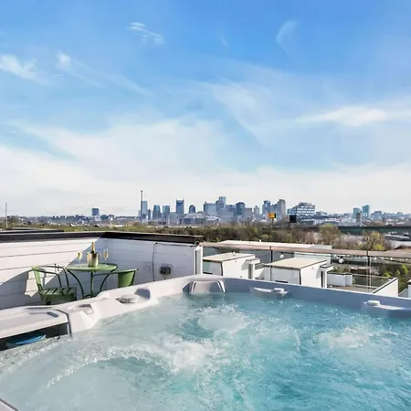 Taylor Swift Inspired Hot Tub Rooftop Deck Views Holiday home