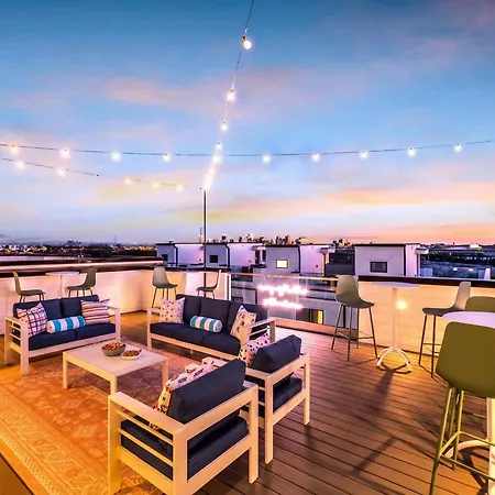 Taylor Swift Inspired Hot Tub Rooftop Deck Views Holiday home *