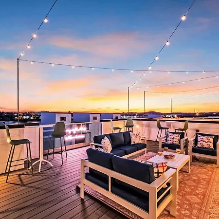 Holiday home Taylor Swift Inspired Hot Tub Rooftop Deck Views *