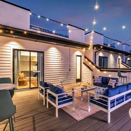 Taylor Swift Inspired Hot Tub Rooftop Deck Views *
