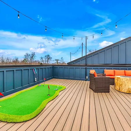 Luxury Hot Tub & Rooftop Deck Downtown Holiday home Nashville