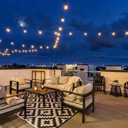 Double Rooftop Decks Hot Tub Karaoke * Nashville