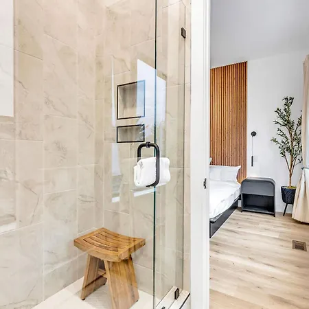 Holiday home Luxury Hot Tub & Rooftop Deck Downtown *