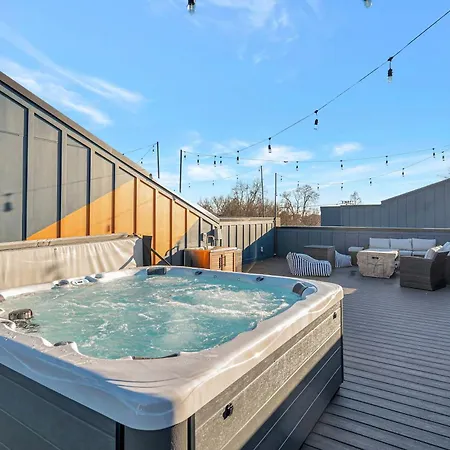 Holiday home Twin Homes Rooftop Deck Hot Tub Outdoor Kitchen