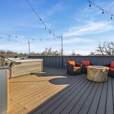 Rooftop Hot Tub Game Barrel Sauna Holiday home *