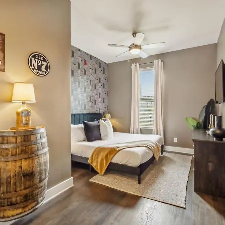 The Tennessee Whiskey In West End-vandy- Uber To Broadway Holiday home