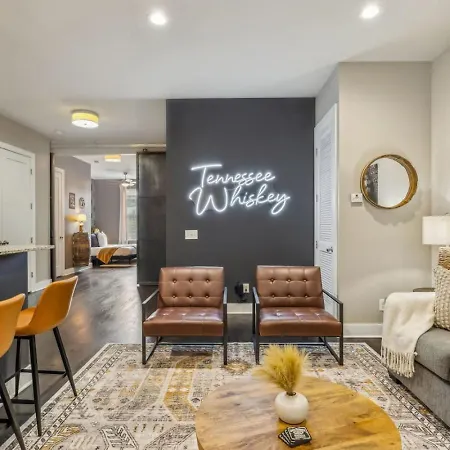 The Tennessee Whiskey In West End-vandy- Uber To Broadway Holiday home