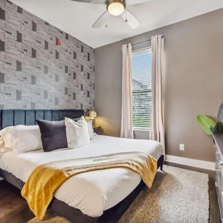 The Tennessee Whiskey In West End-vandy- Uber To Broadway Holiday home *