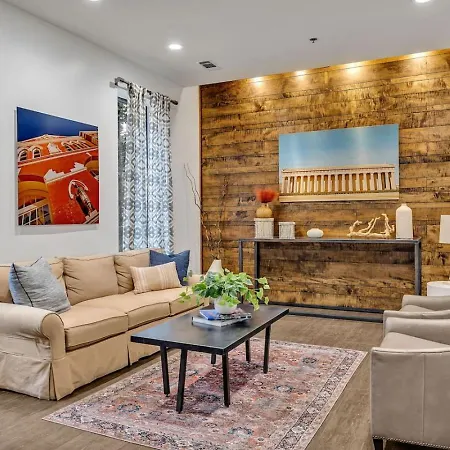 The Tennessee Whiskey In West End-vandy- Uber To Broadway Holiday home *