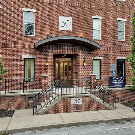 The Tennessee Whiskey In West End-vandy- Uber To Broadway Holiday home