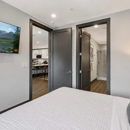 6 Min To Broadway - Gym Rooftop Sleeps 8 Holiday home