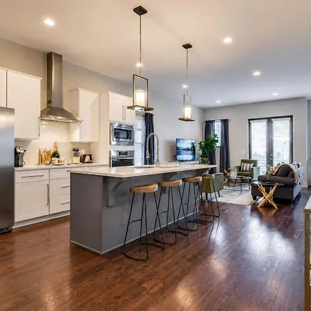 Gorgeous 2miles To Lower Broadway Holiday home Nashville