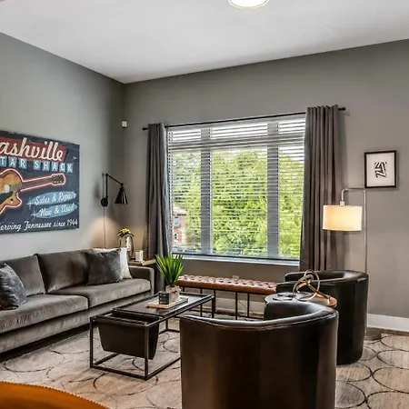 Skyline Serenity Spacious Retreat Nashville