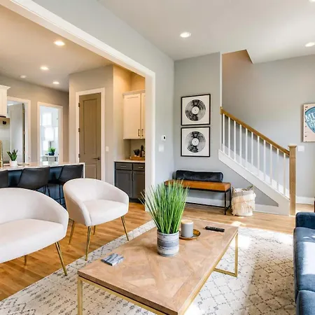Gorgeous Retreat Skyline Rooftop Holiday home Nashville