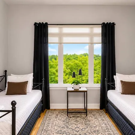 Holiday home Luxury Rooftop Retreat Sleeps 12 *