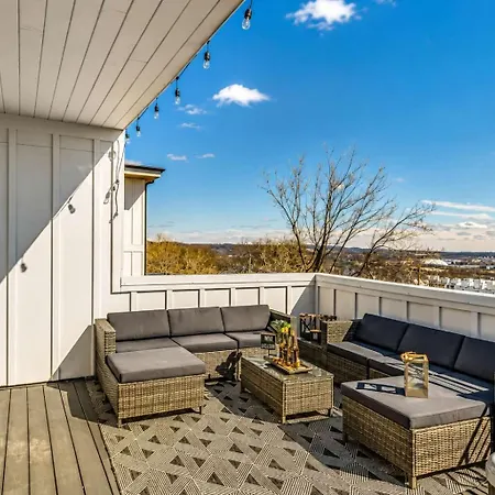 New Escape Hot Tub & Skyline Views * Nashville