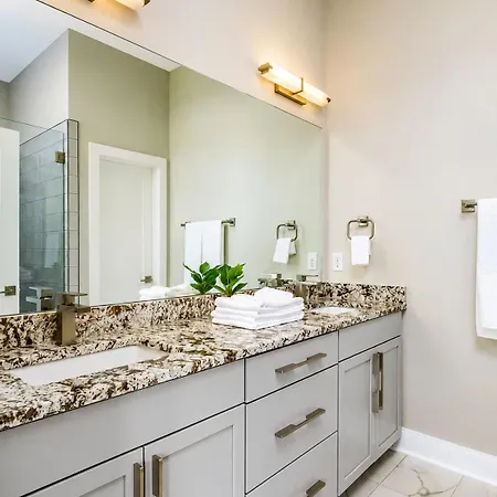 Luxe Retreat Rooftop & Hot Tub * Nashville
