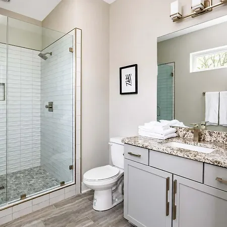 Holiday home Luxe Retreat Rooftop & Hot Tub