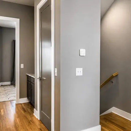 Skyline Serenity Spacious Retreat *
