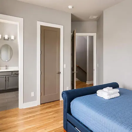 Holiday home Luxury Rooftop Retreat Sleeps 12 *