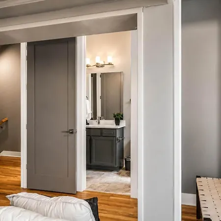 Skyline Serenity Spacious Retreat Nashville