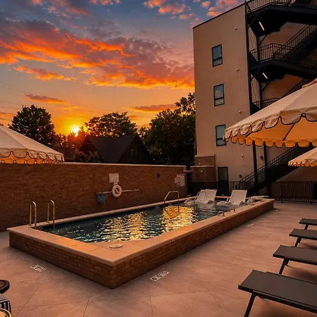 The Smokeshow On Music Row Near Broadway In Downtown Nashville- Pool, Gym, Patio *