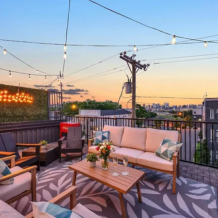 Holiday home Brand New Views Karaoke Near Downtown