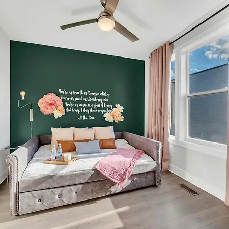 Close To Dt Music Rooftop Views Game Holiday home *